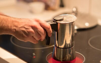 Czy kawiarka działa na płycie indukcyjnej?