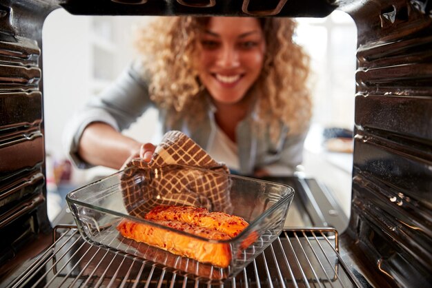 Funkcją grill w piekarniku jak działa podczas przygotowywania potraw?