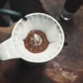 Ile kawy wsypać do kawiarki, aby uzyskać idealny smak?