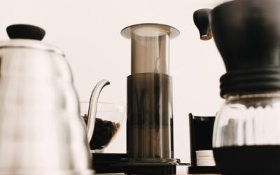 Zaparzacz do kawy czy kawiarka – co wybrać do domowej kuchni?