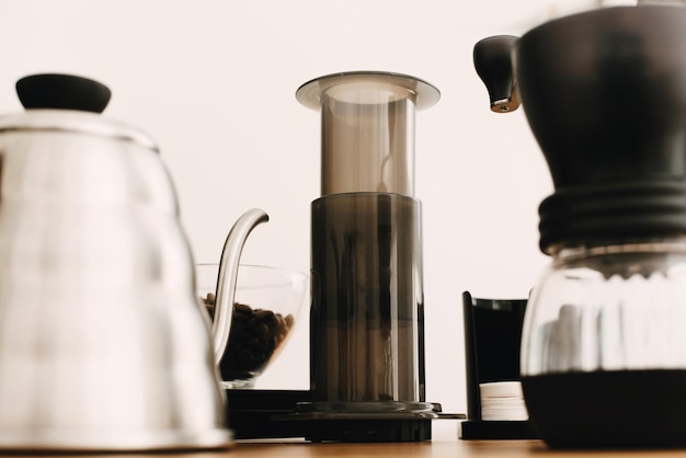 Zaparzacz do kawy czy kawiarka – co wybrać do domowej kuchni?