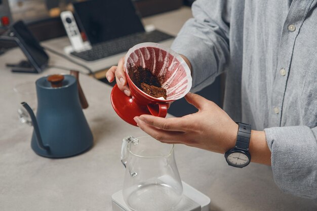 Jak zaparzać kawę w kawiarce, by wydobyć pełnię smaku?