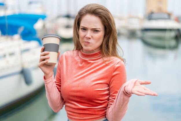 Dlaczego w kawiarce zostaje woda i co może być przyczyną?