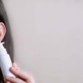 Jaki spray do czyszczenia uszu sprawdzi się na co dzień?