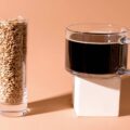 Kawa ile kofeiny na 100ml znajdziesz w popularnych napojach?